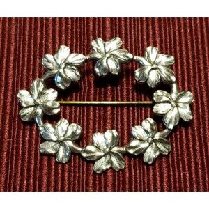 Vintage Unsigned Sterling Silver Oval Floral Metal Brooch/Pin